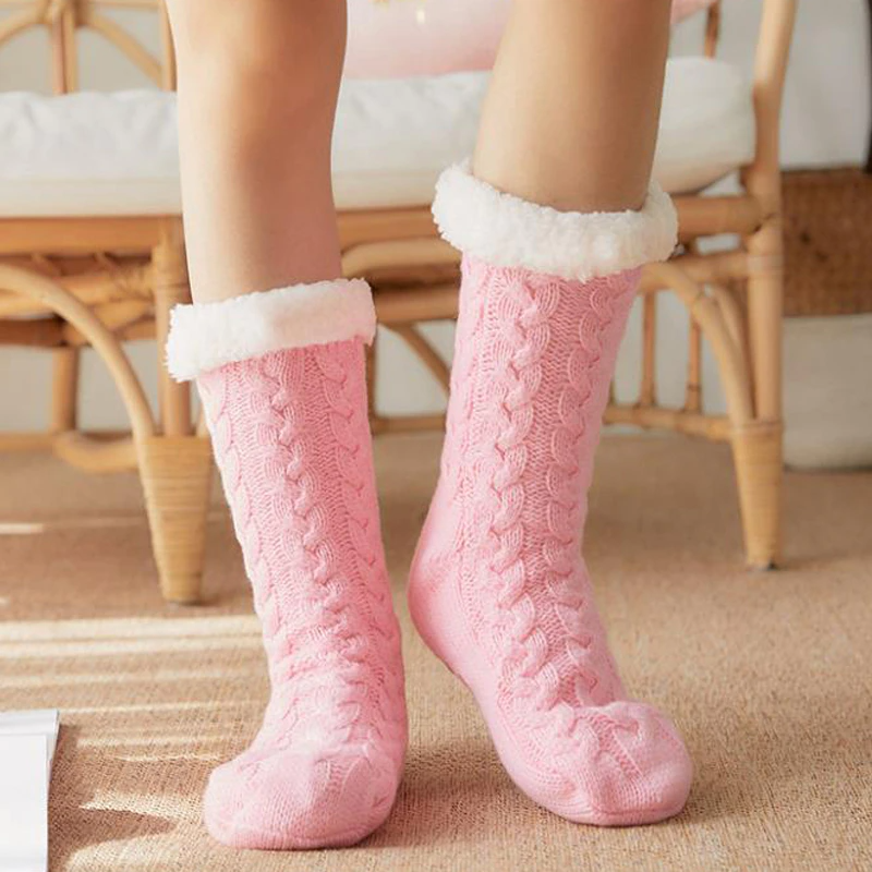 Fluffy huissokken roze aan voeten | Cadeauplek
