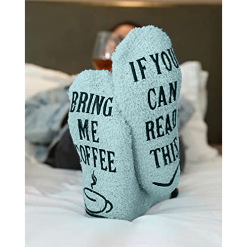 Fluffy huissokken, bring me coffee turquoise onderkant op bed | cadeauplek