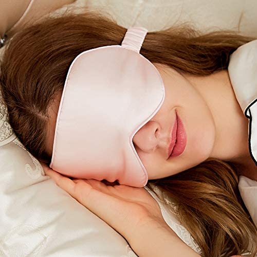 slaapmasker roze op hoofd | cadeauplek