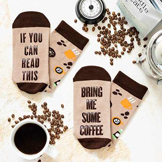 grappige sokken, bring me some coffee met koffie op achtergrond | cadeauplek