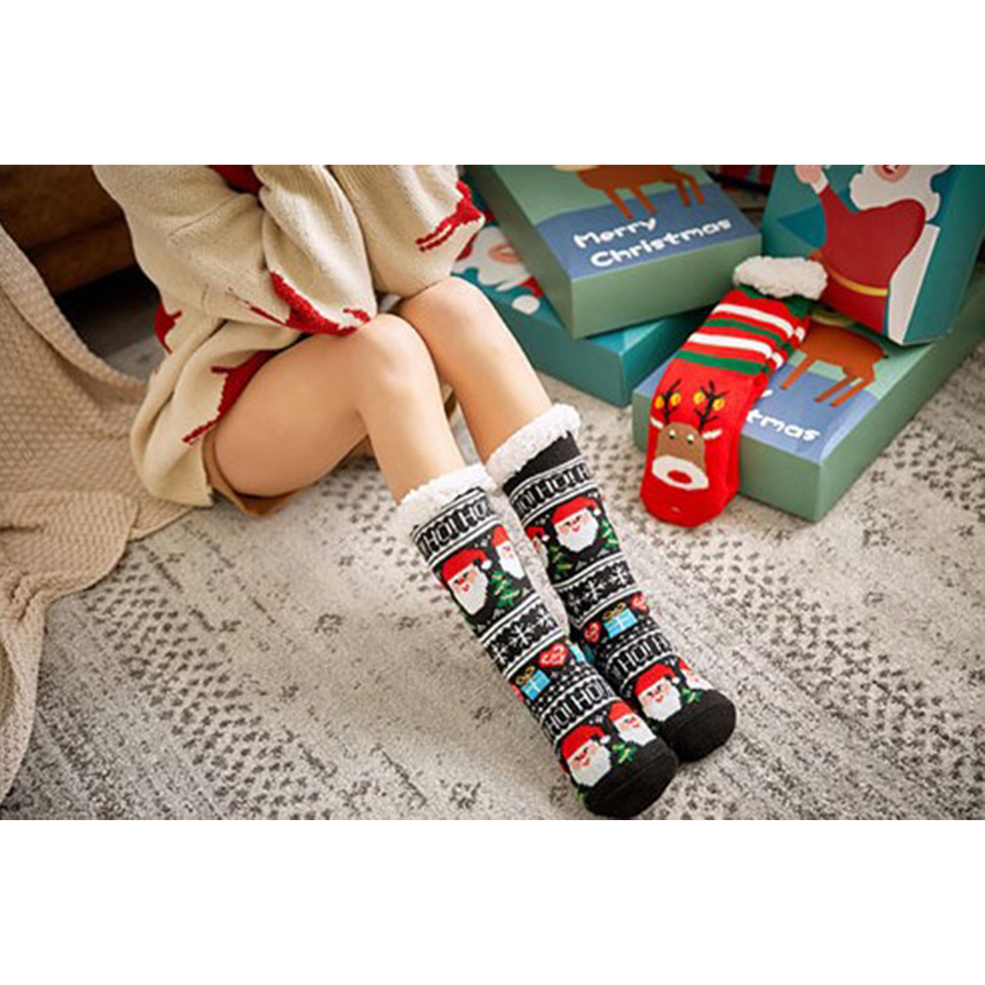 Fluffy kerst huissokken met kerstman, aan voeten | Cadeauplek