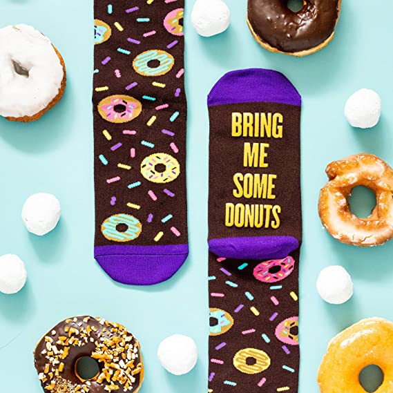 grappige sokken, bring me some donuts met donuts op achtergrond | cadeauplek