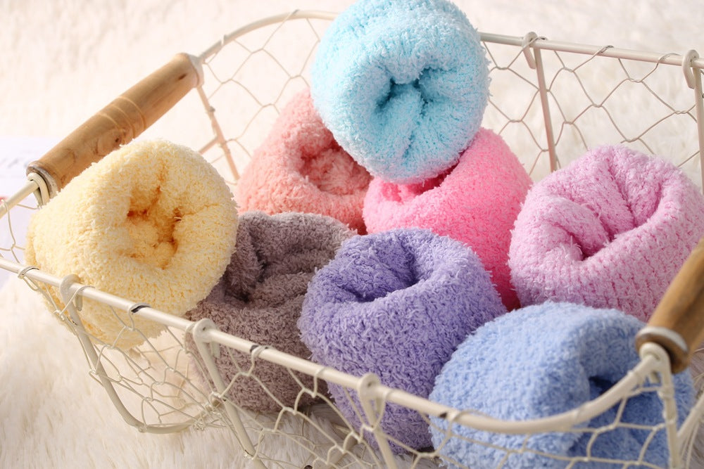 Fluffy sokken diverse kleuren opgerold | cadeauplek