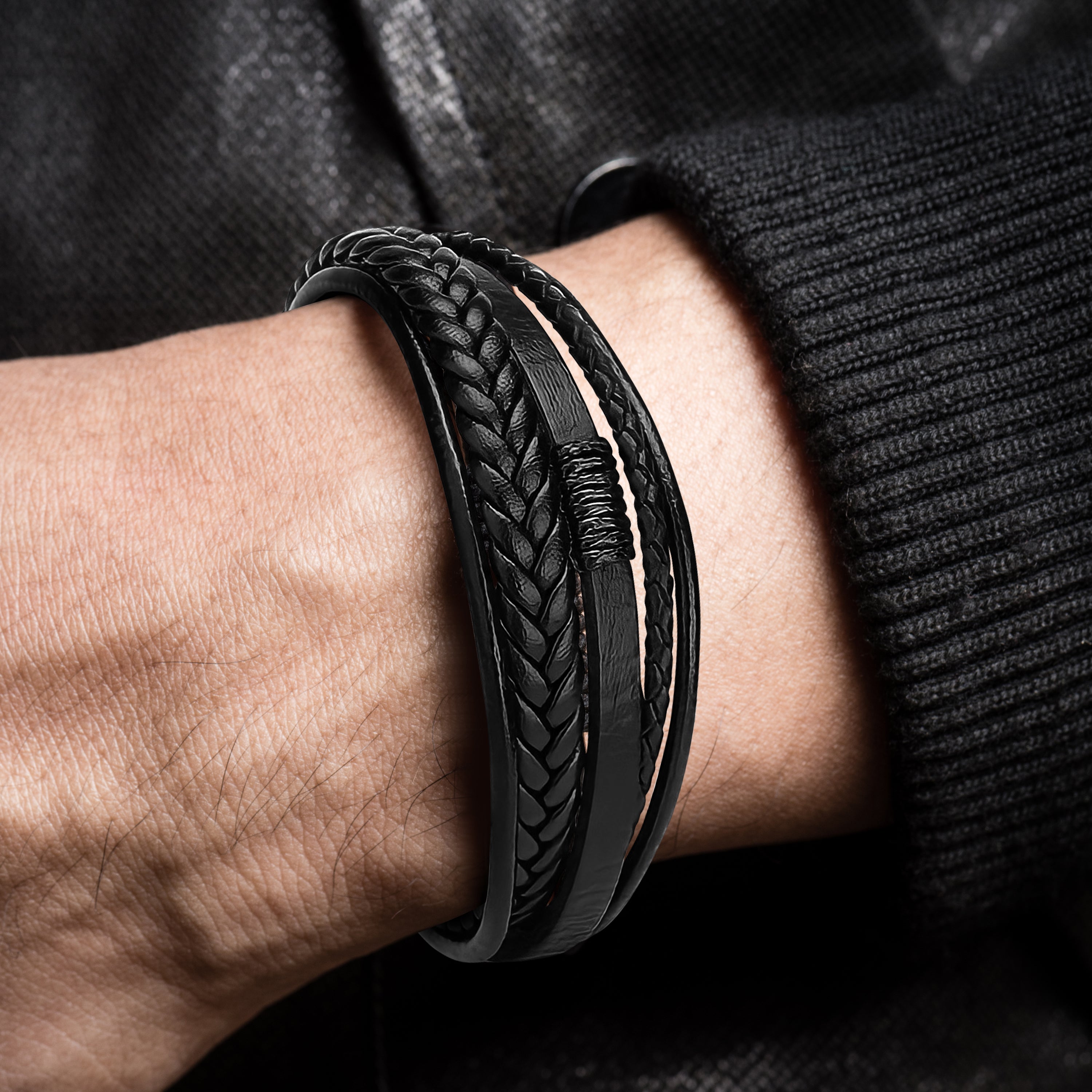 luxe leren armband heren zwart met rvs sluiting op arm | cadeauplek