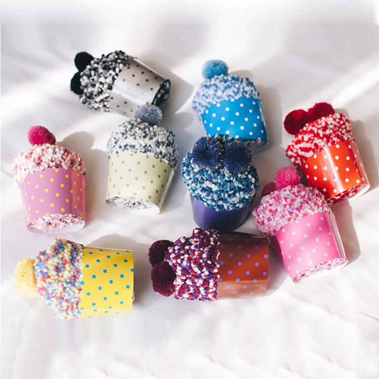 fluffy sokken diverse kleuren in cupcake verpakking | cadeauplek
