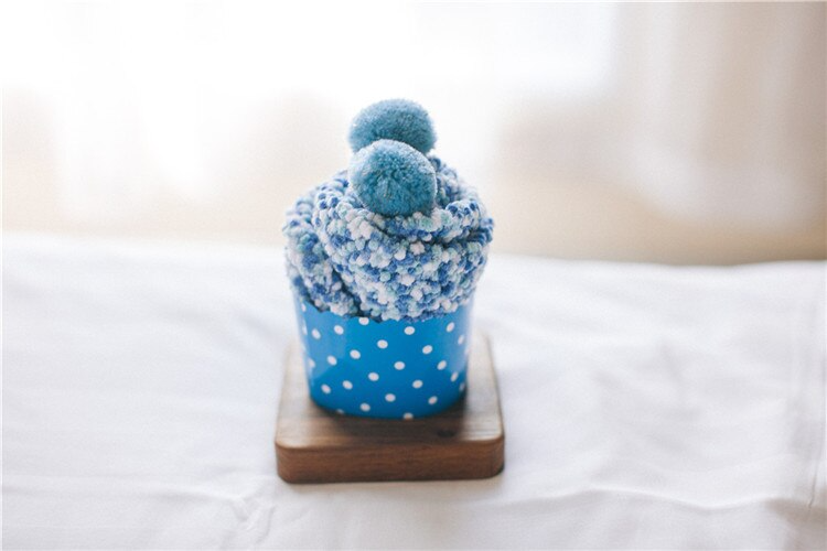 Fluffy huissokken licht blauw cupcakeverpakking | Cadeauplek