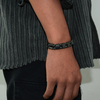 Afbeelding in Gallery-weergave laden, Armband heren zwart, magnetisch, wellness genezend op arm | cadeauplek.nl